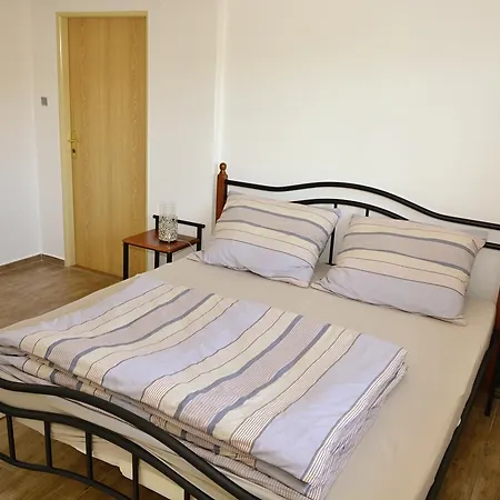 Aparman Hr&hr Apartment *
